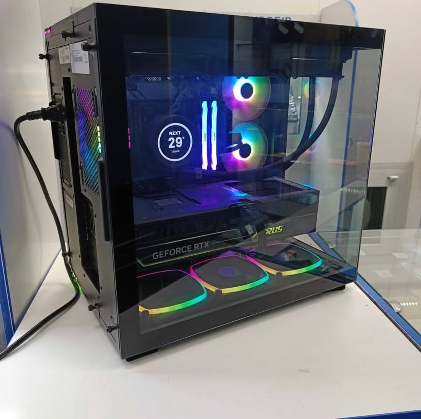 Gaming pc AMD Ryzen 9 9950X3D - Graphics card: RTX 5090 32GB